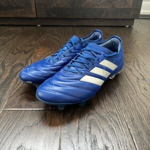 Men’s Adidas Copa 20.1 Firm Ground Size 9.5. Barely worn and in good condition